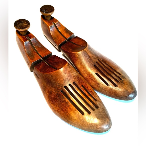 Vintage Wooden Men's Shoe Trees - Brown Shoe Stretcher Pair, Men’s Size 8 - Picture 2 of 7